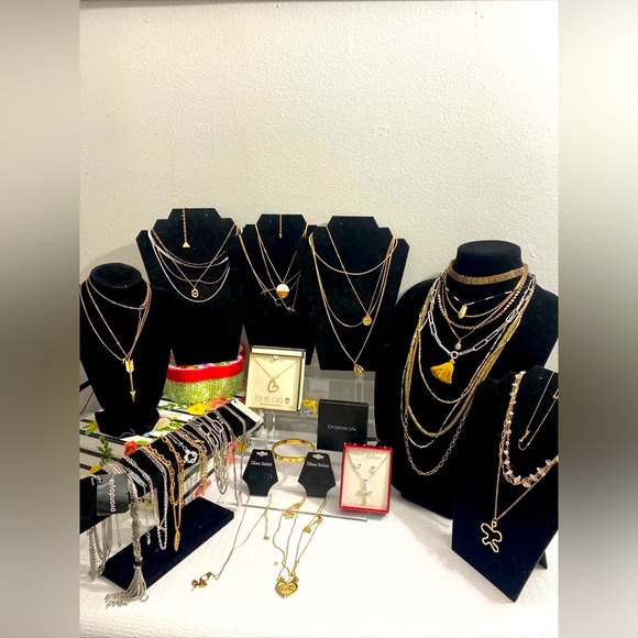 Tai,IGou Serafina,Beth W,Avondayle,Berry & more Lot#101 - Picture 2 of 8